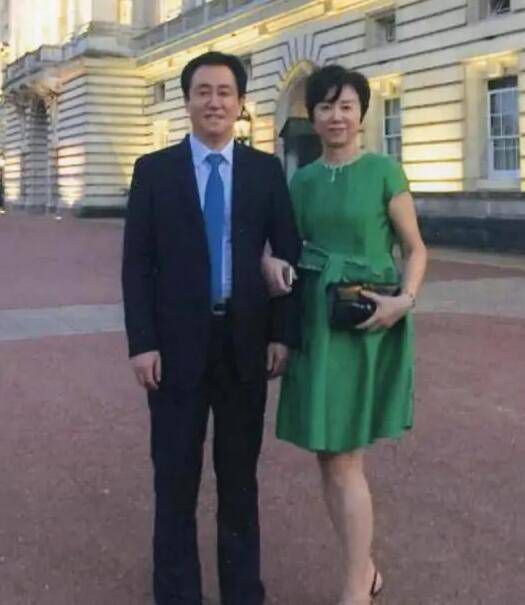 面对与婚变有关的问题，贾静雯均不愿正面回答。