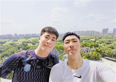 克里斯托弗·诺兰如何从历史光影中打捞奥本海默 2023-09-21 据说回归历史叙事是一个导演迈向成熟的标志。