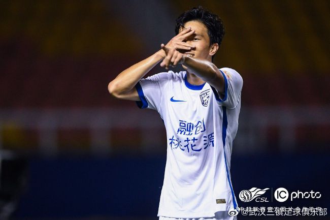 甲》继曝光李连杰、周迅造型之后，3月20日公布了桂纶镁的首款造型：番邦公主一袭华丽红裙，恶女俯身，撒泼耍横。